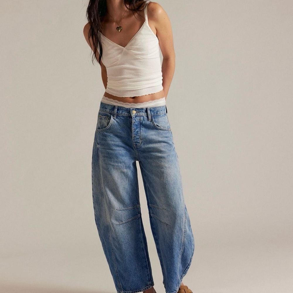 EUC We The Free Good Luck Mid-Rise
Barrel Jeans